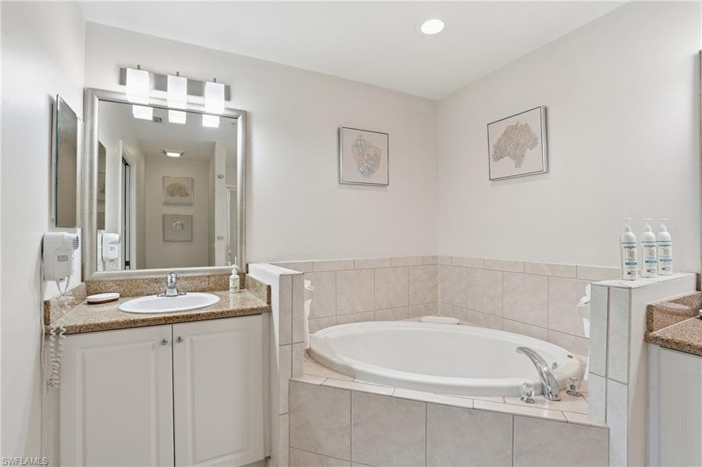 7920 Mahogany Run Ln 1015, Naples, FL 34113-27