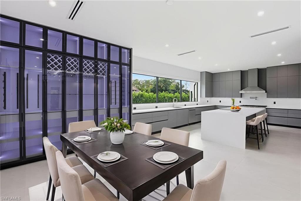 1388 Everglades Blvd N, Naples, FL 34120-12