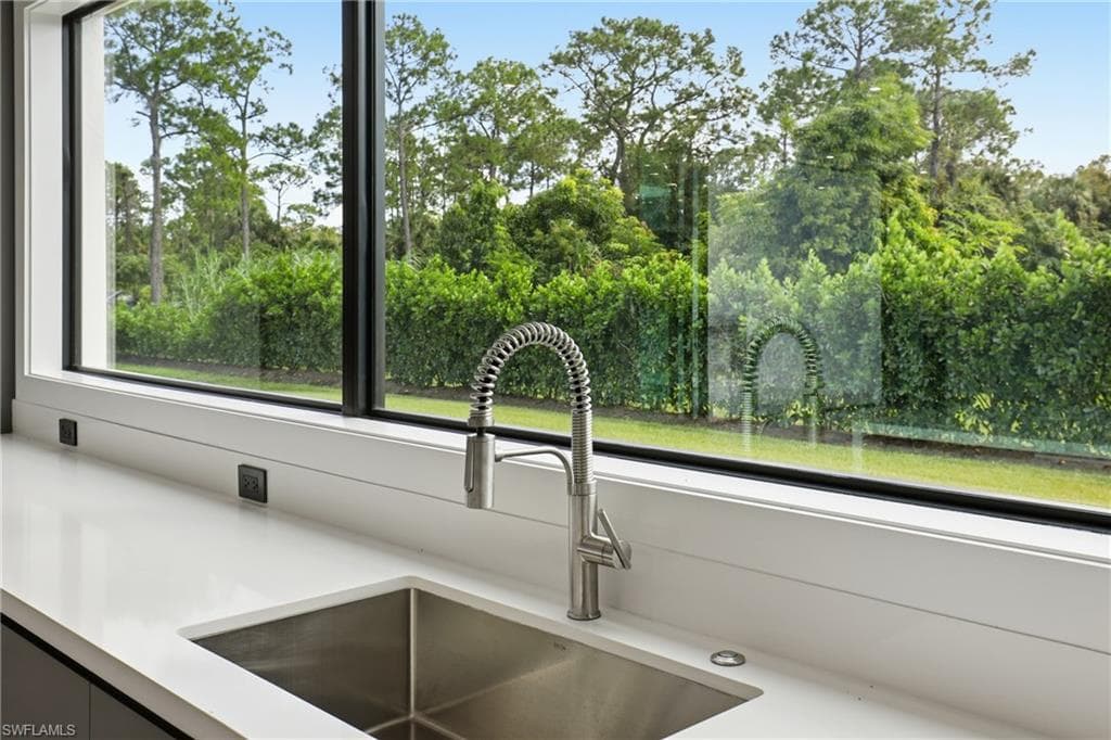 1388 Everglades Blvd N, Naples, FL 34120-21