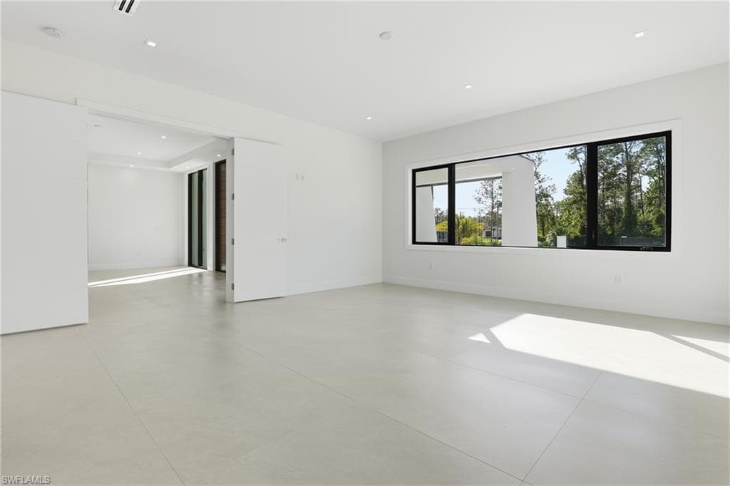 1388 Everglades Blvd N, Naples, FL 34120-24