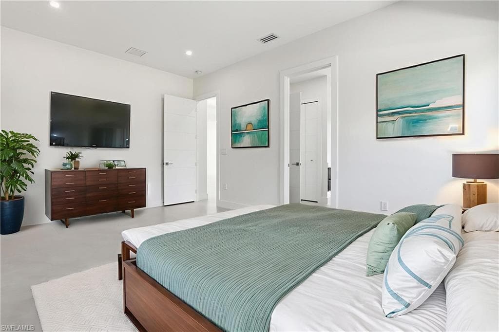 1388 Everglades Blvd N, Naples, FL 34120-32