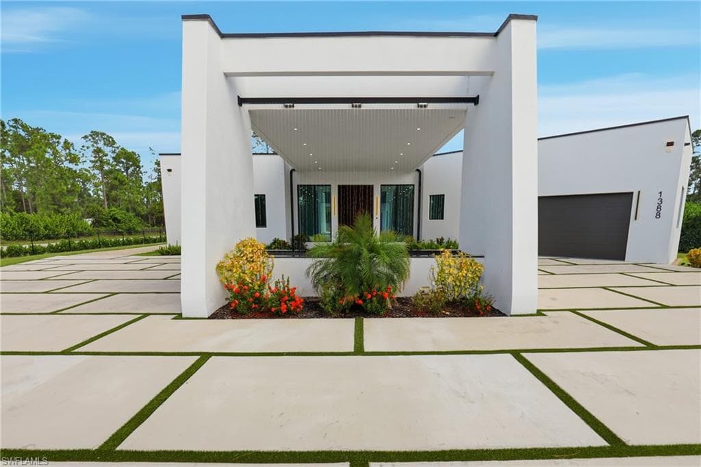 1388 Everglades Blvd N, Naples, FL 34120-2