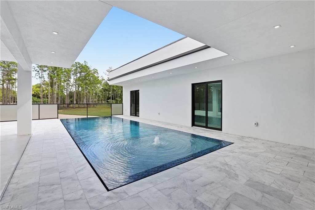 1388 Everglades Blvd N, Naples, FL 34120-39