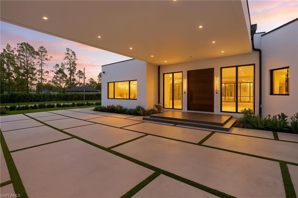 1388 Everglades Blvd N, Naples, FL 34120-3