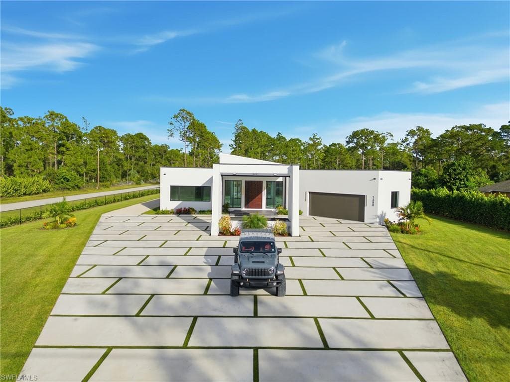 1388 Everglades Blvd N, Naples, FL 34120-5