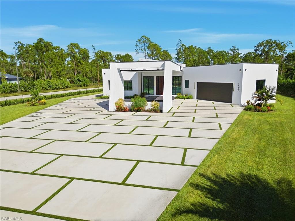 1388 Everglades Blvd N, Naples, FL 34120-6