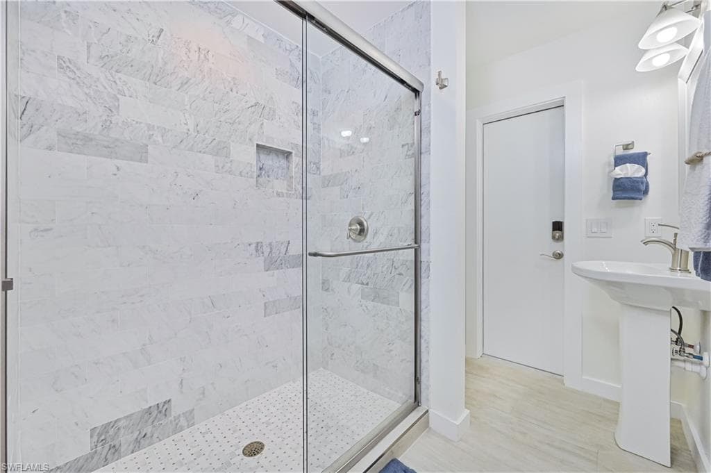 1960 Bahama Ave, Fort Myers, FL 33905-33