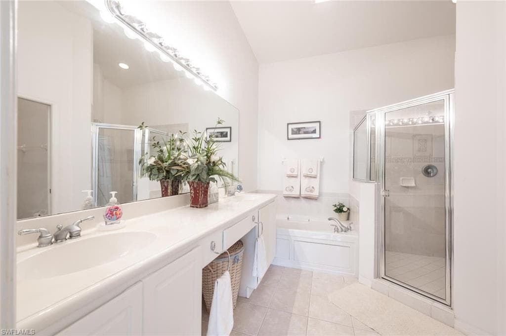 6850 Sterling Greens Dr 201, Naples, FL 34104-26