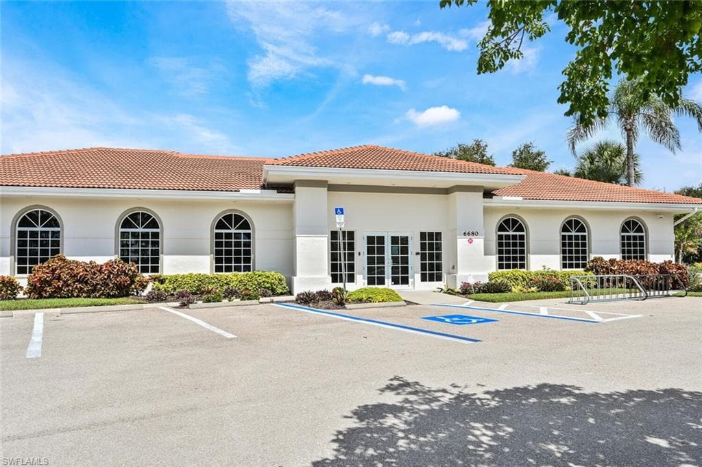 6850 Sterling Greens Dr 201, Naples, FL 34104-34