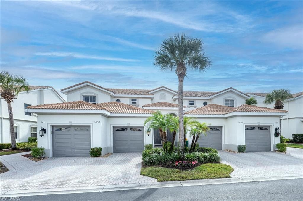 6850 Sterling Greens Dr 201, Naples, FL 34104-2