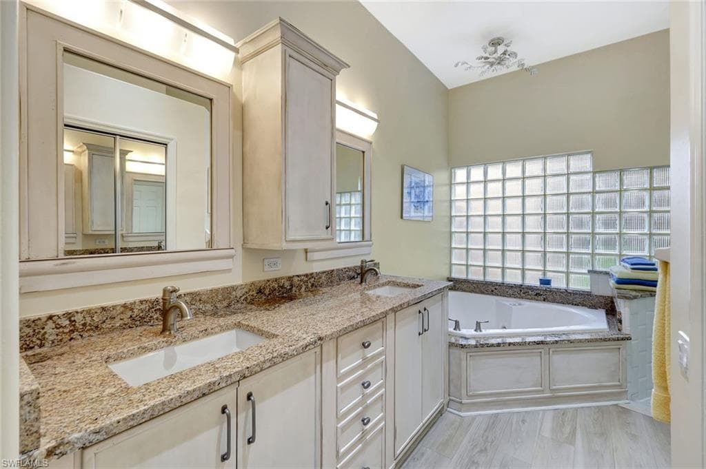 10401 Quail Crown Dr, Naples, FL 34119-12