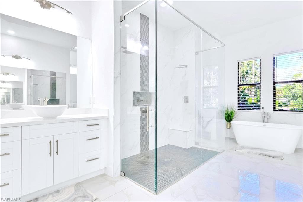 3524 29th Ave SW, Naples, FL 34117-19