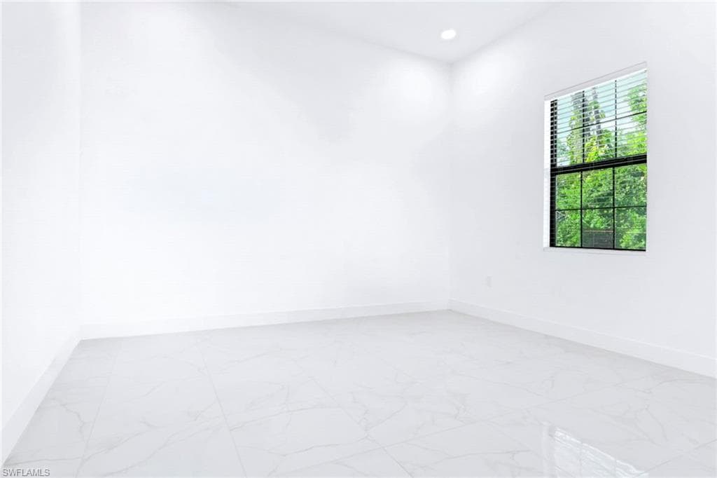 3524 29th Ave SW, Naples, FL 34117-27