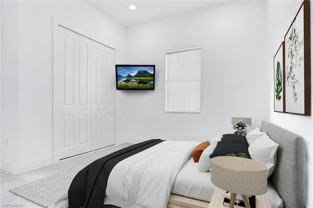 3524 29th Ave SW, Naples, FL 34117-30