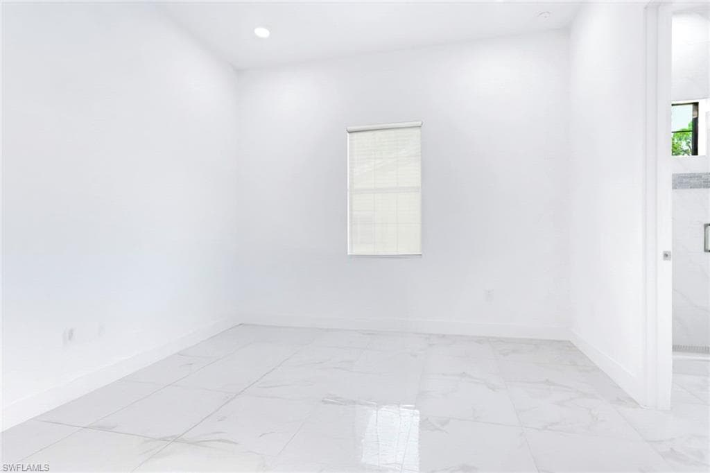 3524 29th Ave SW, Naples, FL 34117-31