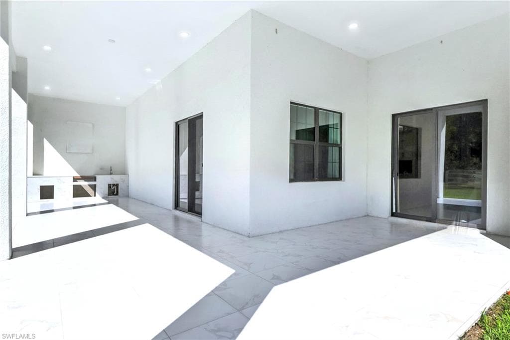 3524 29th Ave SW, Naples, FL 34117-33