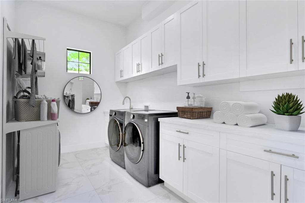 3524 29th Ave SW, Naples, FL 34117-37