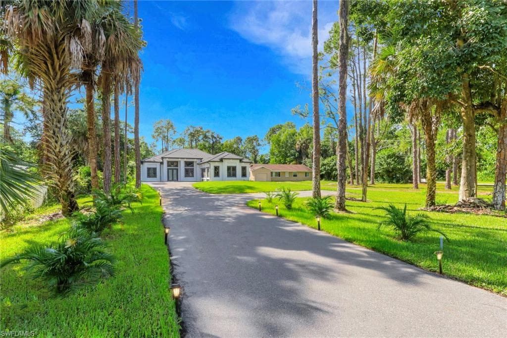 3524 29th Ave SW, Naples, FL 34117-2