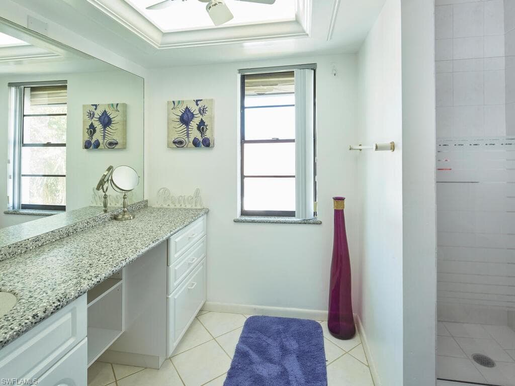 415 10th Ave S 7, Naples, FL 34102-8