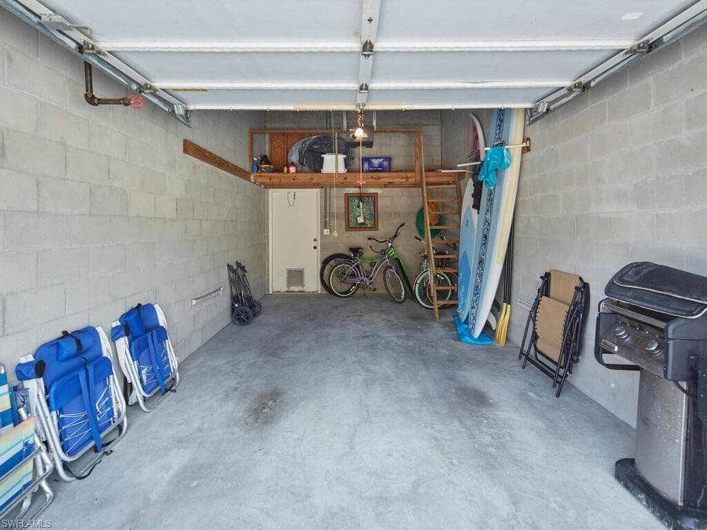 415 10th Ave S 7, Naples, FL 34102-13