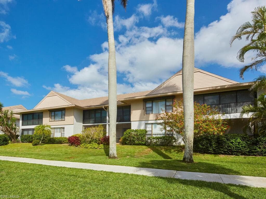 415 10th Ave S 7, Naples, FL 34102-1