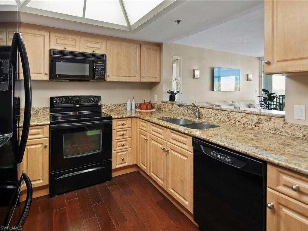 4651 Gulf Shore Blvd N Ph-6, Naples, FL 34103-9