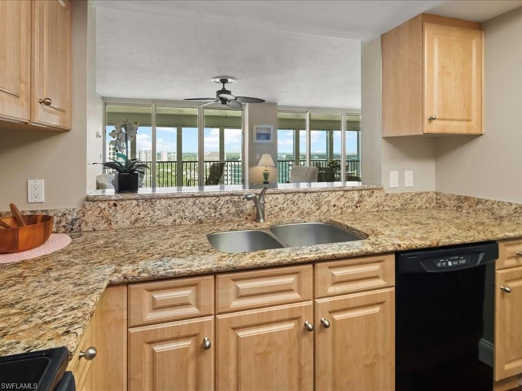 4651 Gulf Shore Blvd N Ph-6, Naples, FL 34103-10