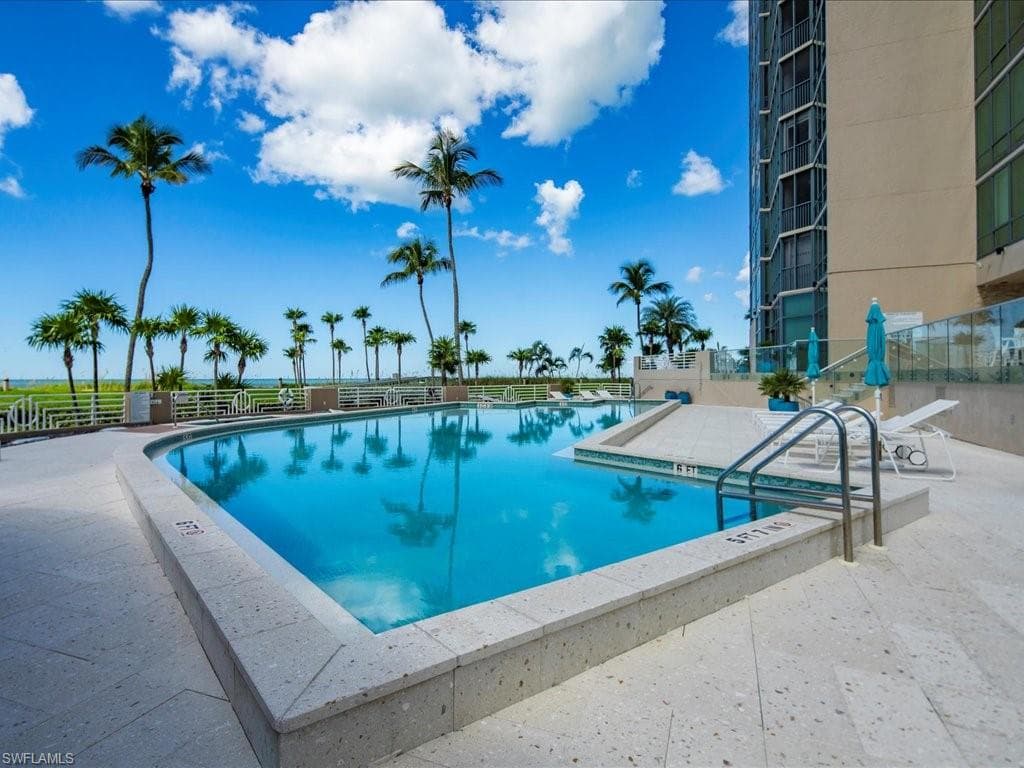 4651 Gulf Shore Blvd N Ph-6, Naples, FL 34103-37