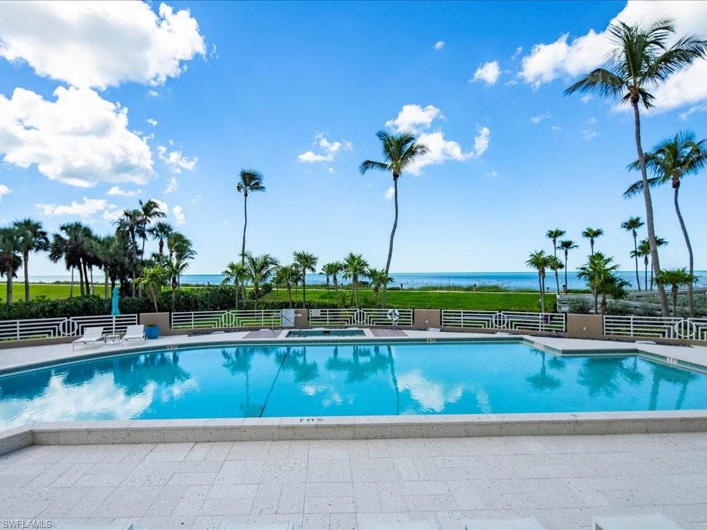 4651 Gulf Shore Blvd N Ph-6, Naples, FL 34103-38