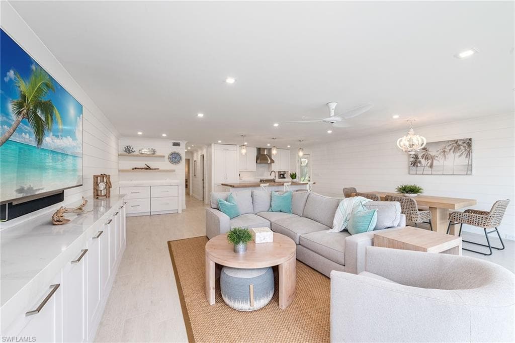 2850 Gulf Shore Blvd N 110, Naples, FL 34103-4