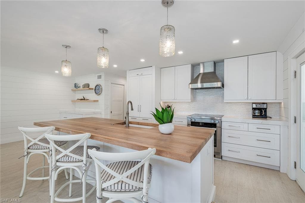 2850 Gulf Shore Blvd N 110, Naples, FL 34103-5