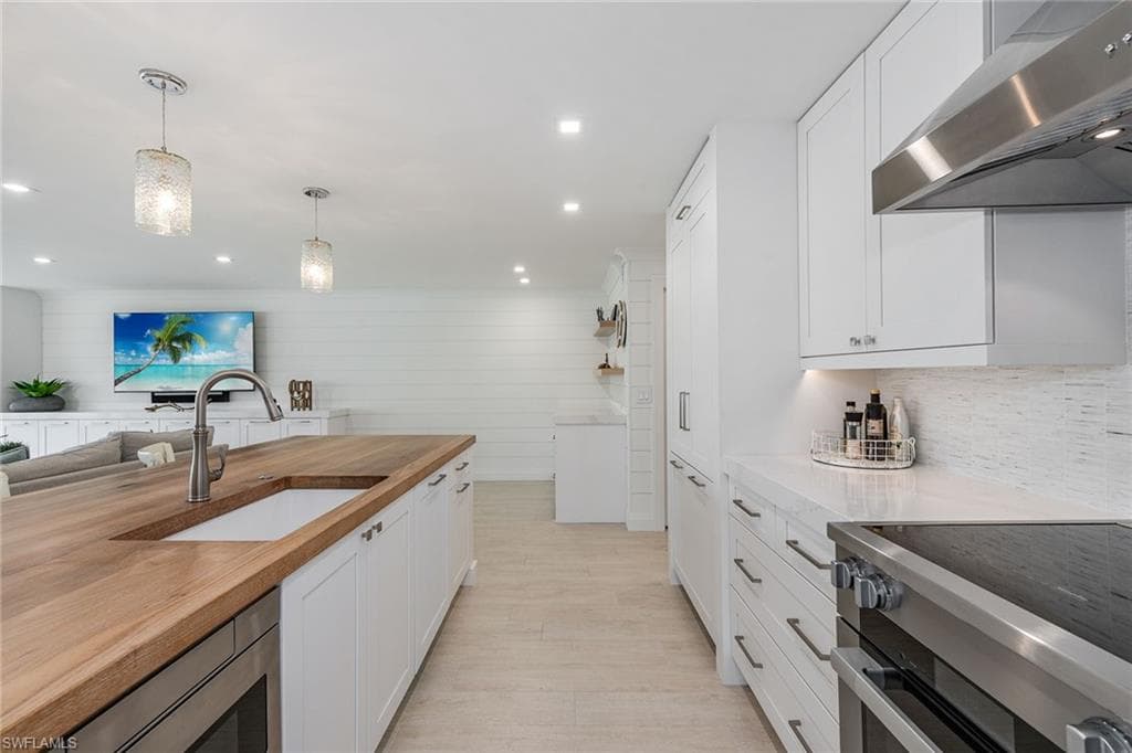 2850 Gulf Shore Blvd N 110, Naples, FL 34103-6