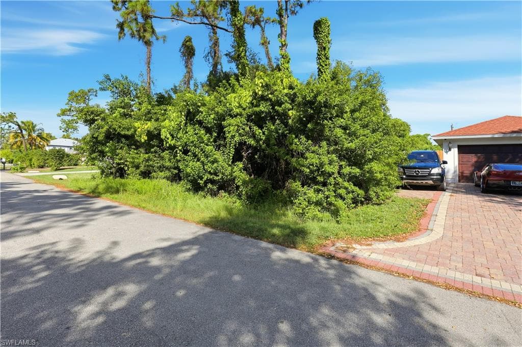 334 Porter St, Naples, FL 34113-8