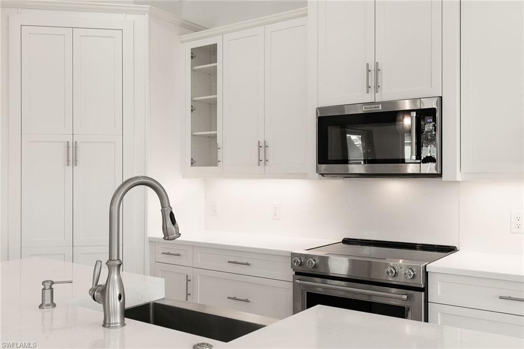 6585 Dominica Dr 201, Naples, FL 34113-16