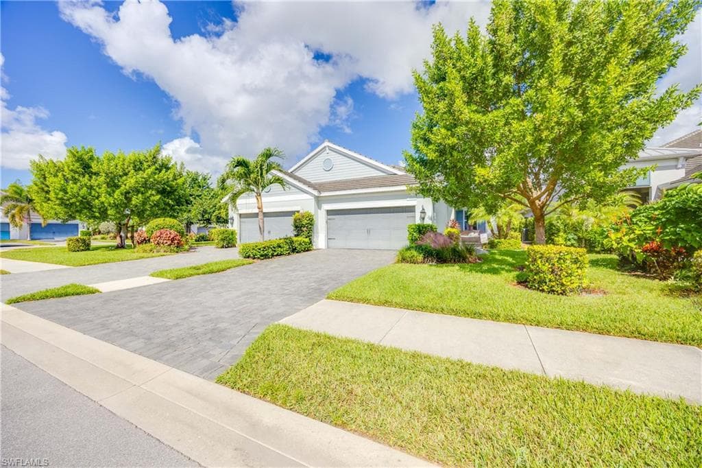 2322 Marquesa Cir, Naples, FL 34112-27