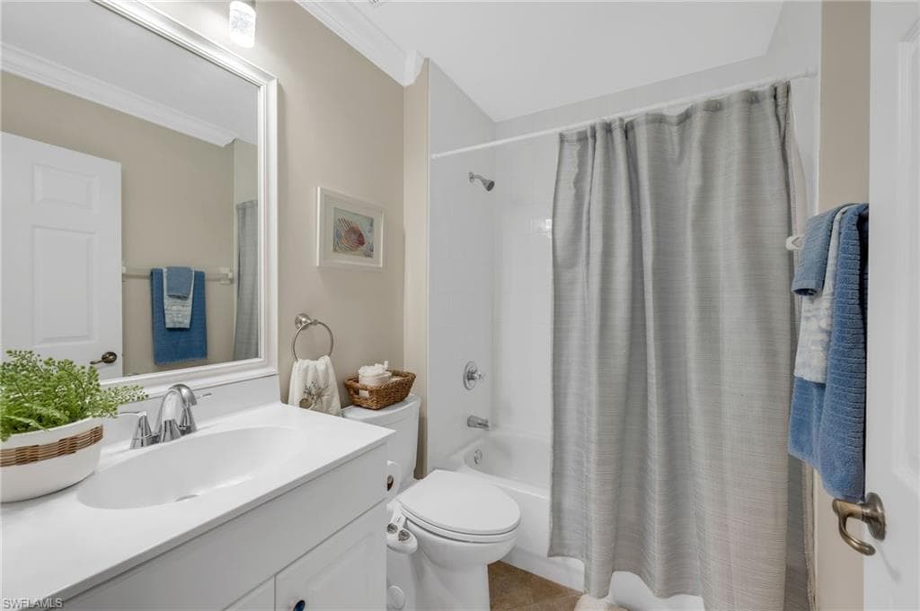 566 Vintage Reserve Ln 21a, Naples, FL 34119-16