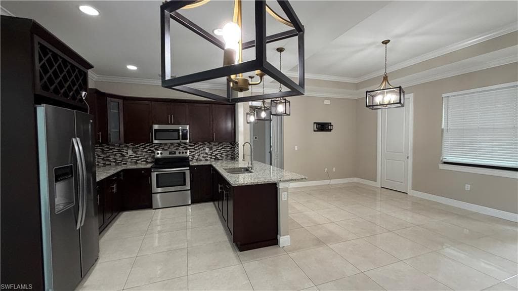 2725 56th Ave NE, Naples, FL 34120-11