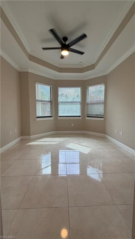 2725 56th Ave NE, Naples, FL 34120-16