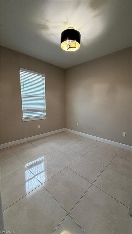 2725 56th Ave NE, Naples, FL 34120-18