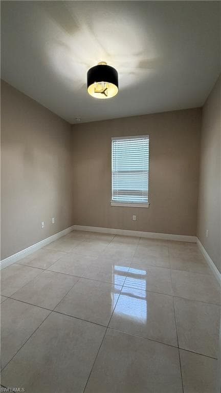 2725 56th Ave NE, Naples, FL 34120-19