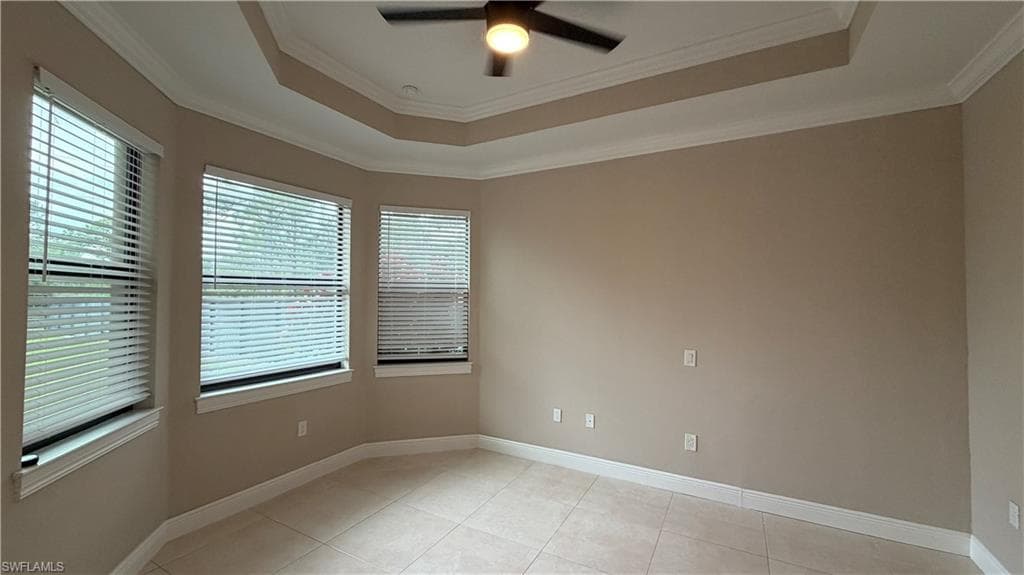 2725 56th Ave NE, Naples, FL 34120-20