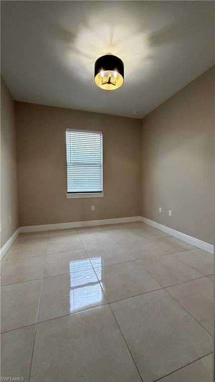 2725 56th Ave NE, Naples, FL 34120-23