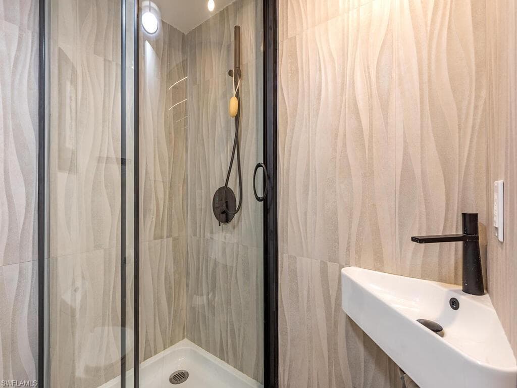 3410 Gulf Shore Blvd N 202, Naples, FL 34103-9