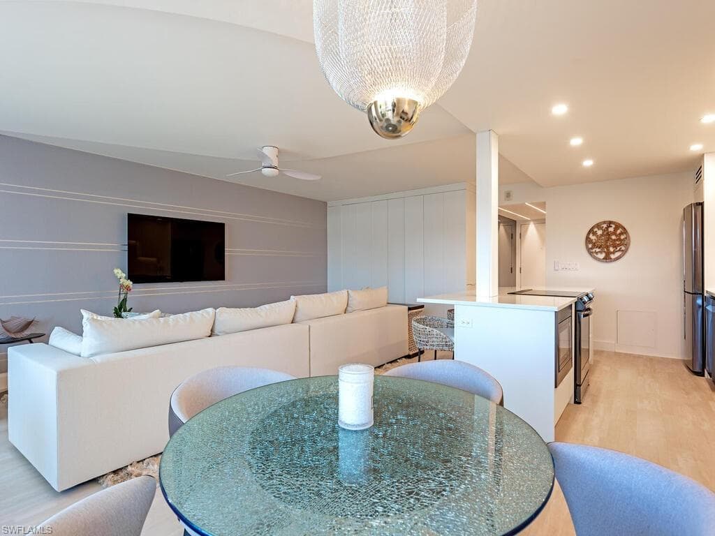 3410 Gulf Shore Blvd N 202, Naples, FL 34103-3