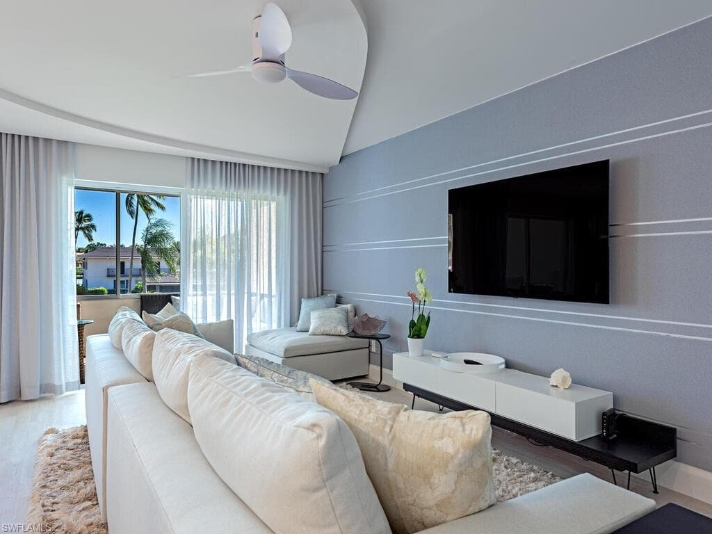 3410 Gulf Shore Blvd N 202, Naples, FL 34103-4