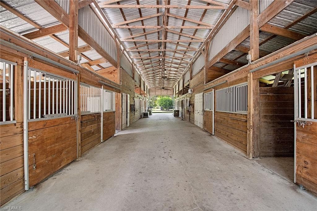 6920 Daniels Rd, Naples, FL 34109-21