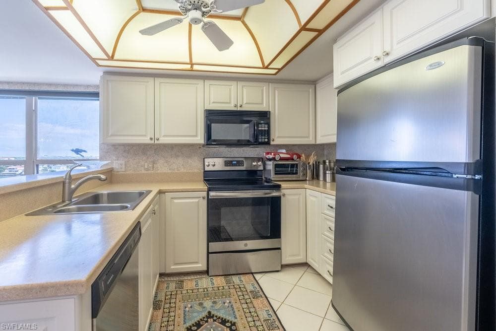 4451 Gulf Shore Blvd N 1005, Naples, FL 34103-14