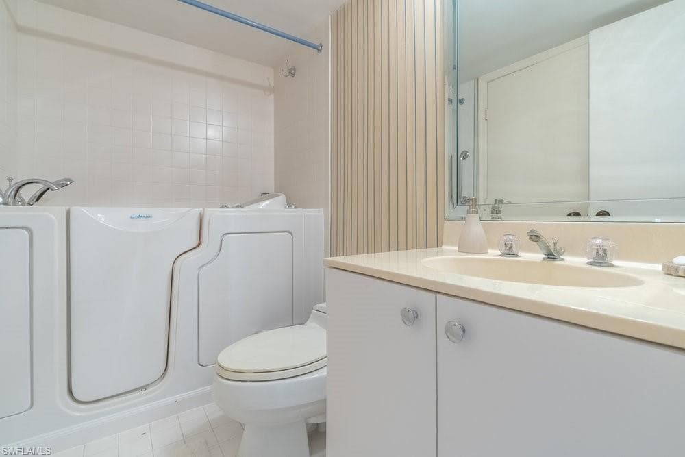 4451 Gulf Shore Blvd N 1005, Naples, FL 34103-26