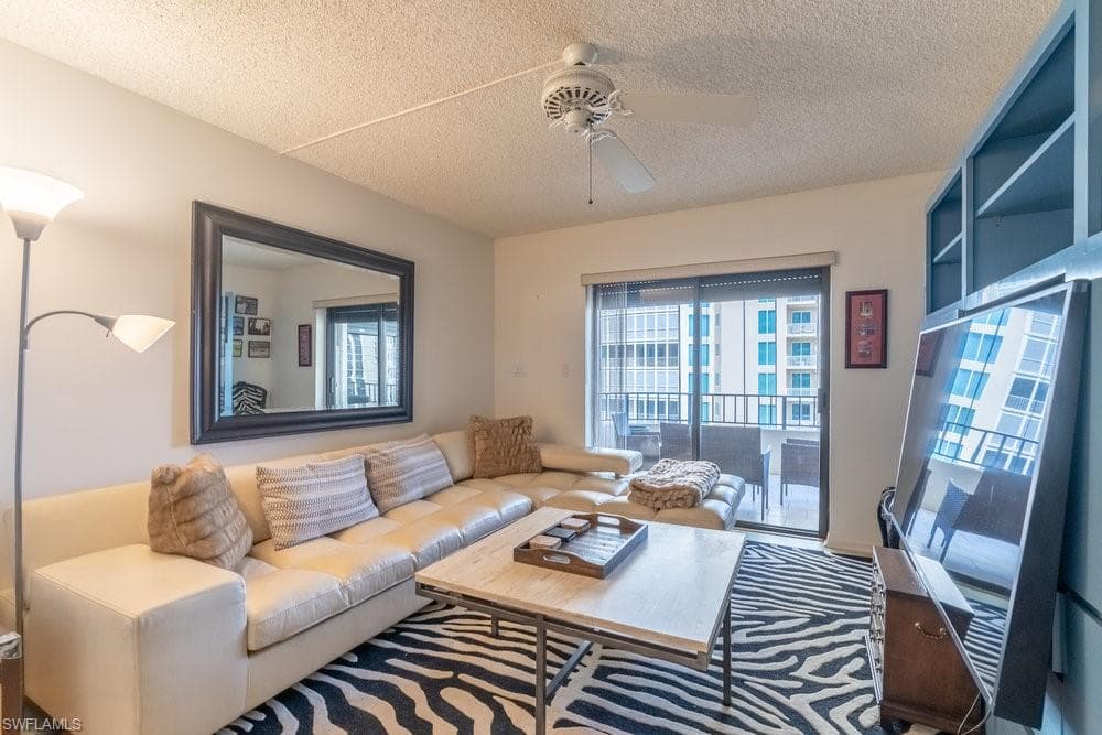 4451 Gulf Shore Blvd N 1005, Naples, FL 34103-27