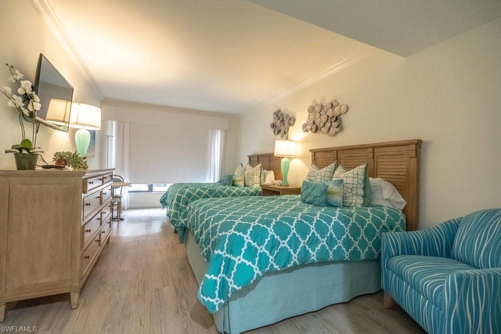 4451 Gulf Shore Blvd N 1005, Naples, FL 34103-29